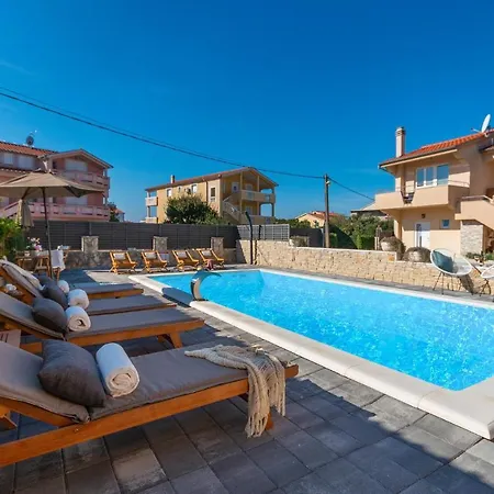 8 Bedroom Gorgeous In